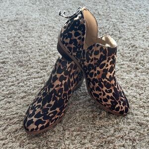 NWOT Kenneth Cole Reaction Animal Print Ankle Boots